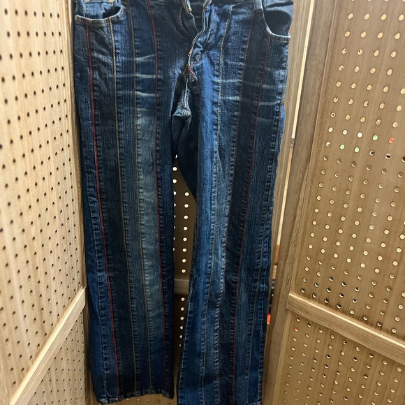 No Boundaries Stretch denim in a dark wash with threading lines going down them - Picture 6 of 6